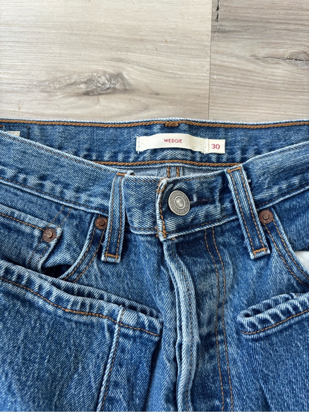 Levi’s 30 Wedgie Button Fly High-Rise Distressed Women’s Blue Jeans - Picture 4 of 5